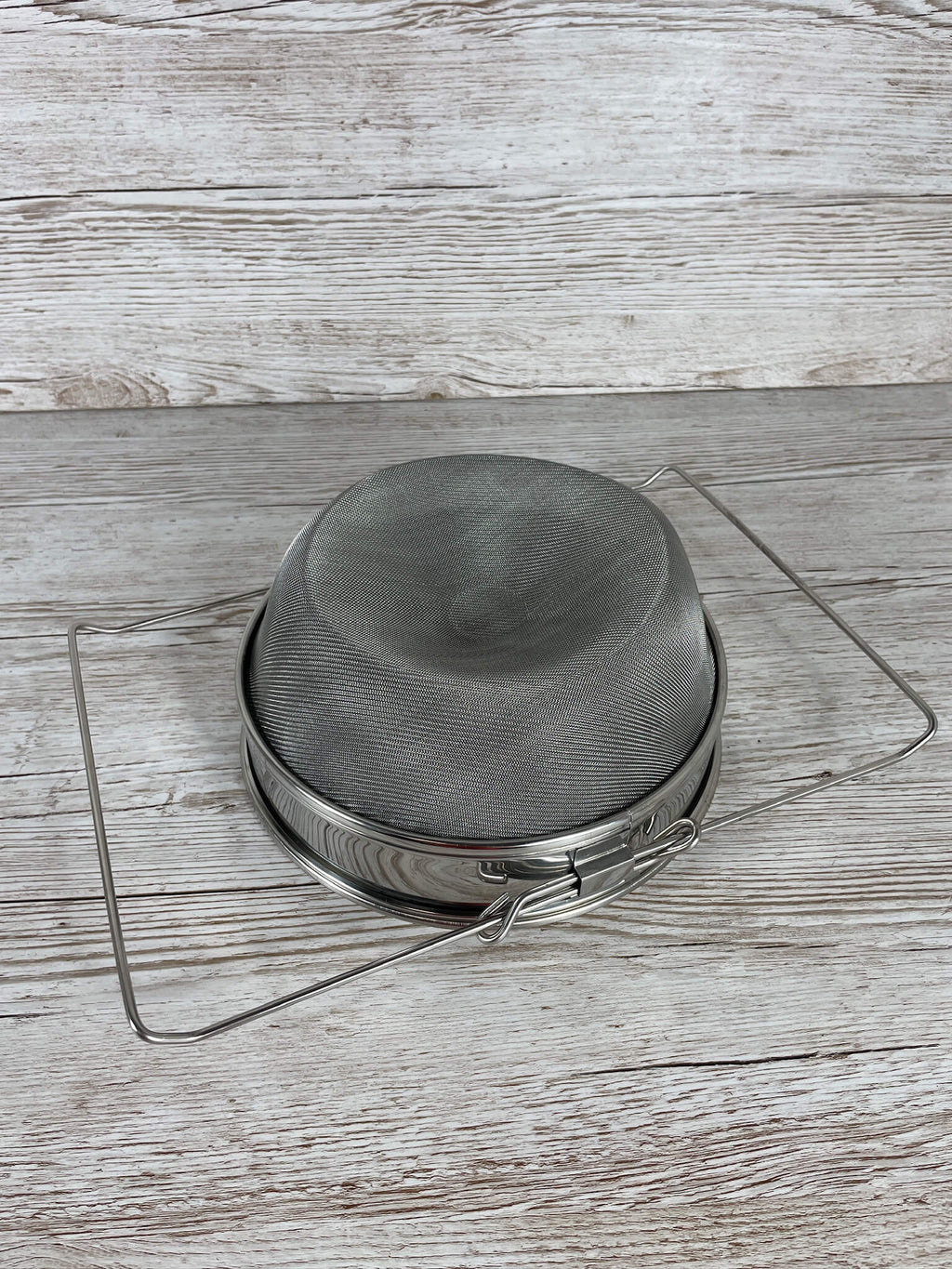 ApiNord® Kegelsieb mit großem Kegel mit Blick auf den großen Kegel Imkereibedarf Altools