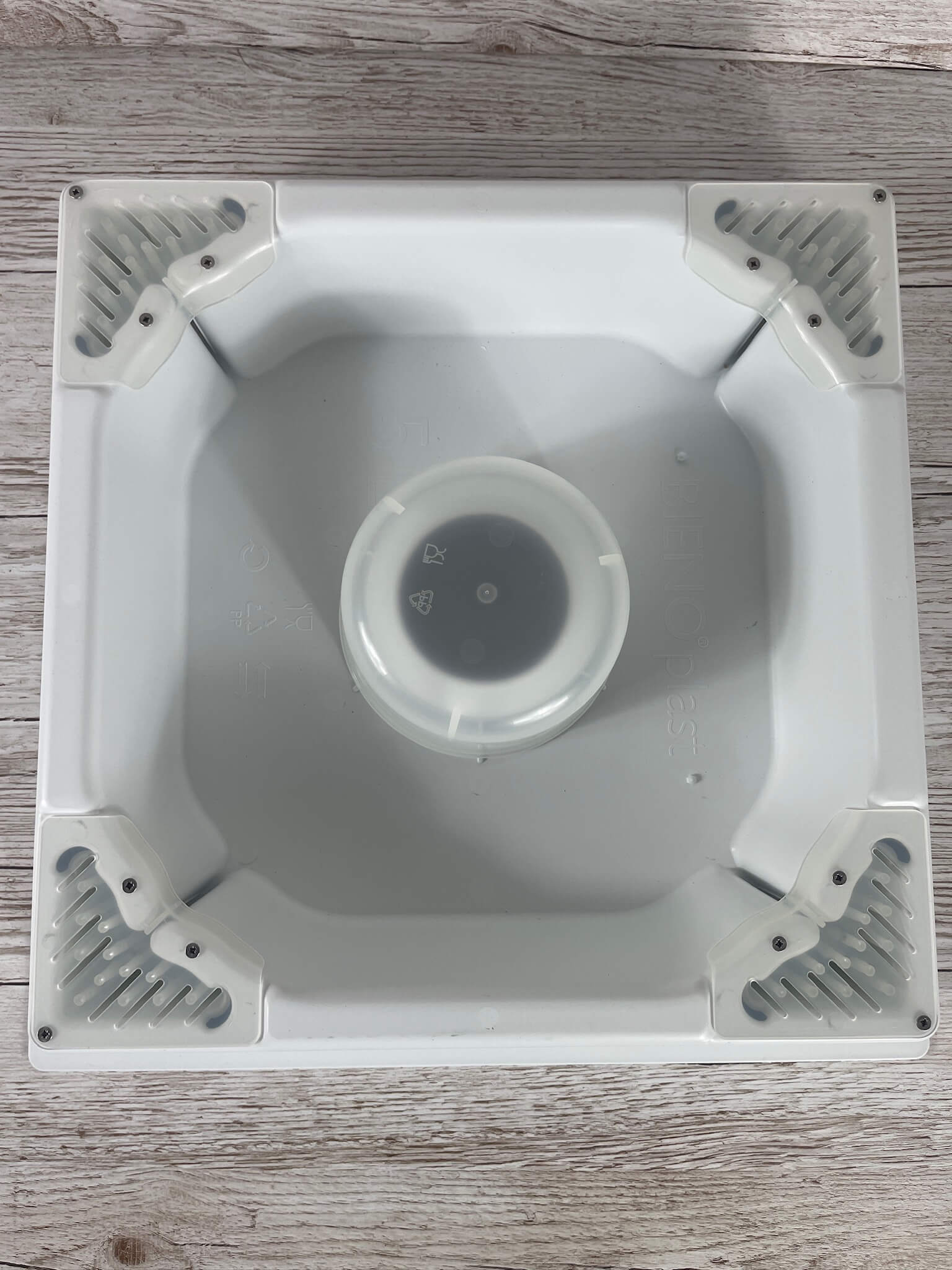 Bieno Plast Segeberger Futtertrog mit 5 Liter Volumen aus robustem Kunststoff von Imkereibedarf Altools