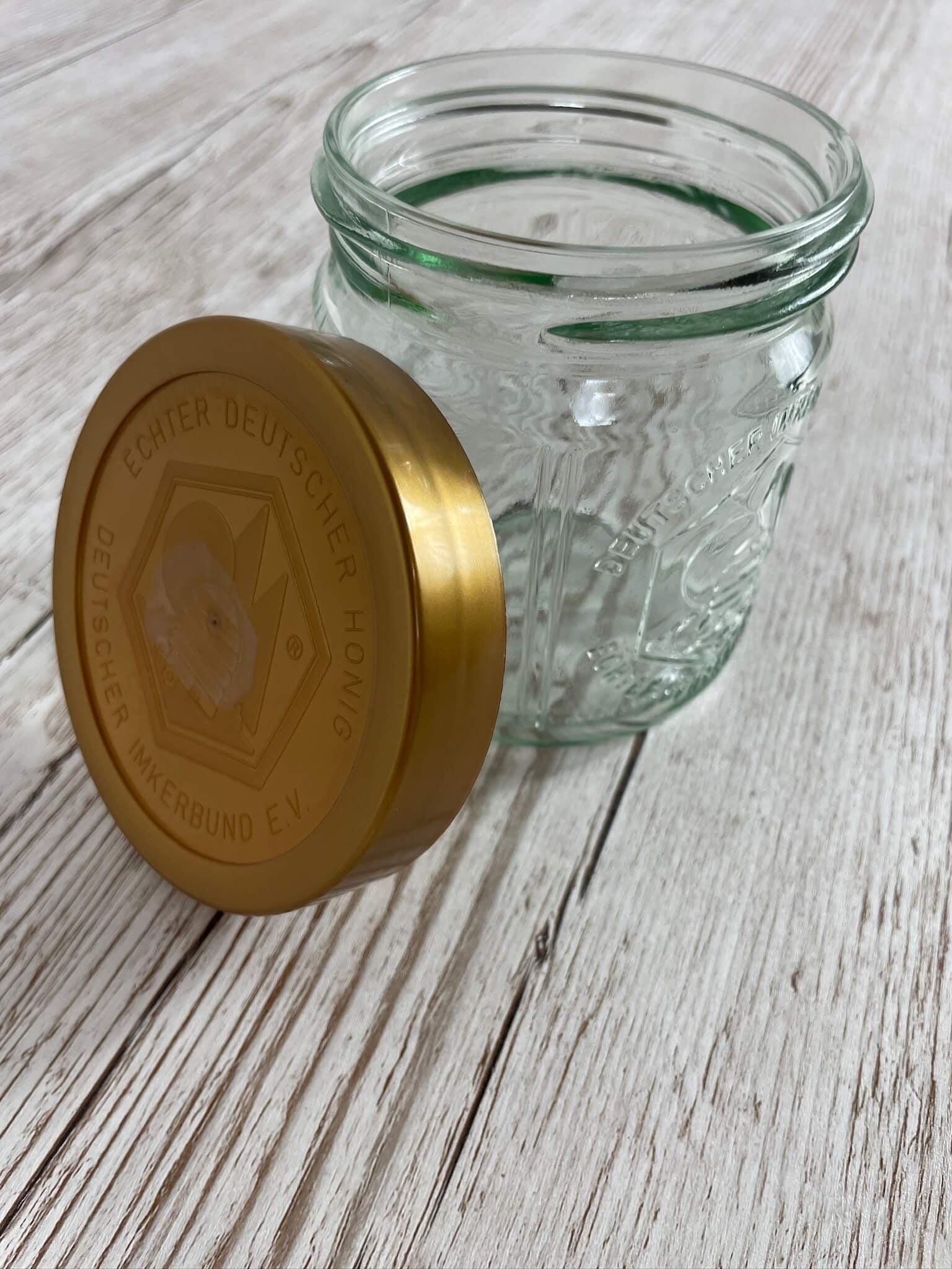 Original DIB Honigglas 500g mit goldfarbenem Kunststoffdeckel und Bienenkorb-Prägung