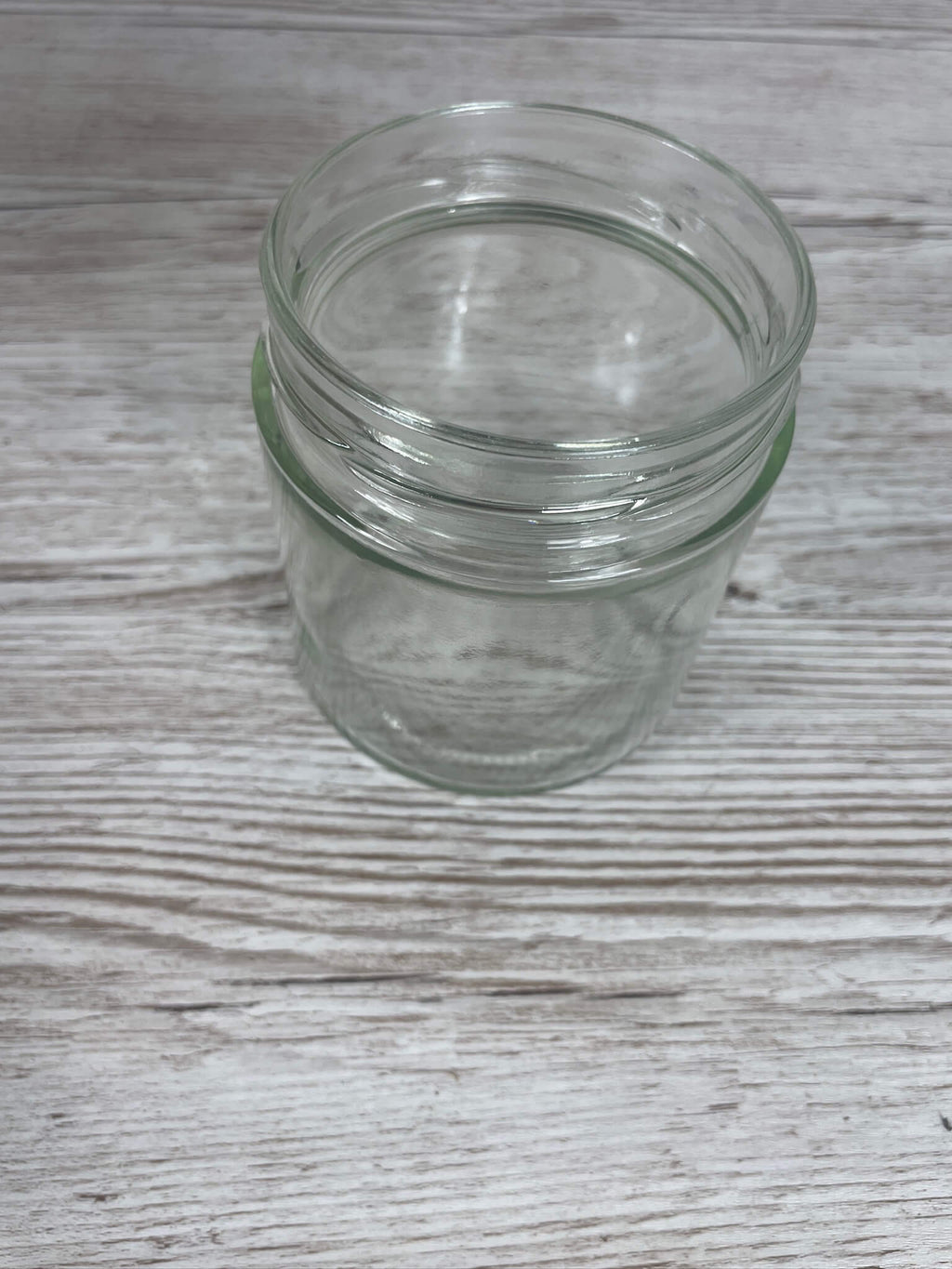 Klares, leeres Deep Rundglas 415 ml ohne Deckel mit Blick auf die weite Mündung
