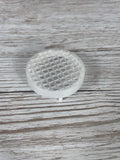 Draufsicht auf das elastische Kunststoff-Zeichennetz zum direkten Markieren der Bienenkönigin auf der Wabe.