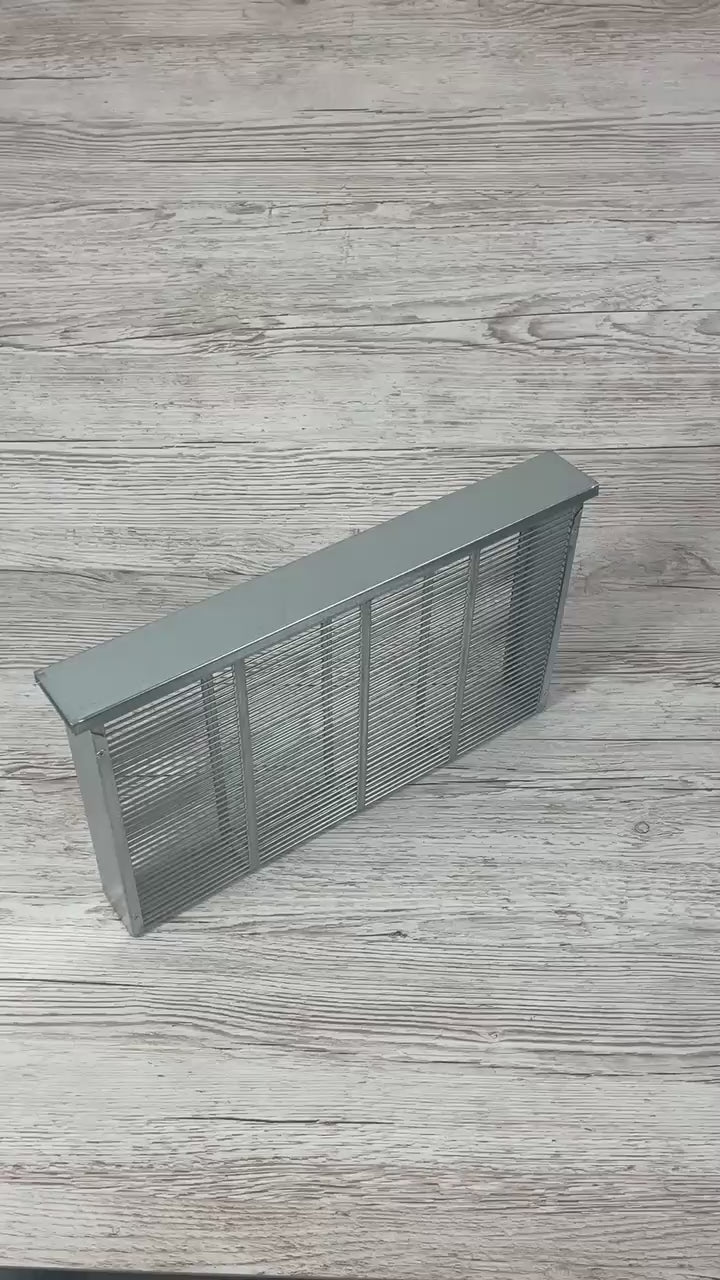 leere Bannwabentasche für 1 Rähmchen DNM verzinkt für Varoa Brutstopp wird geöffnet und mit einer Brutwabe bestückt